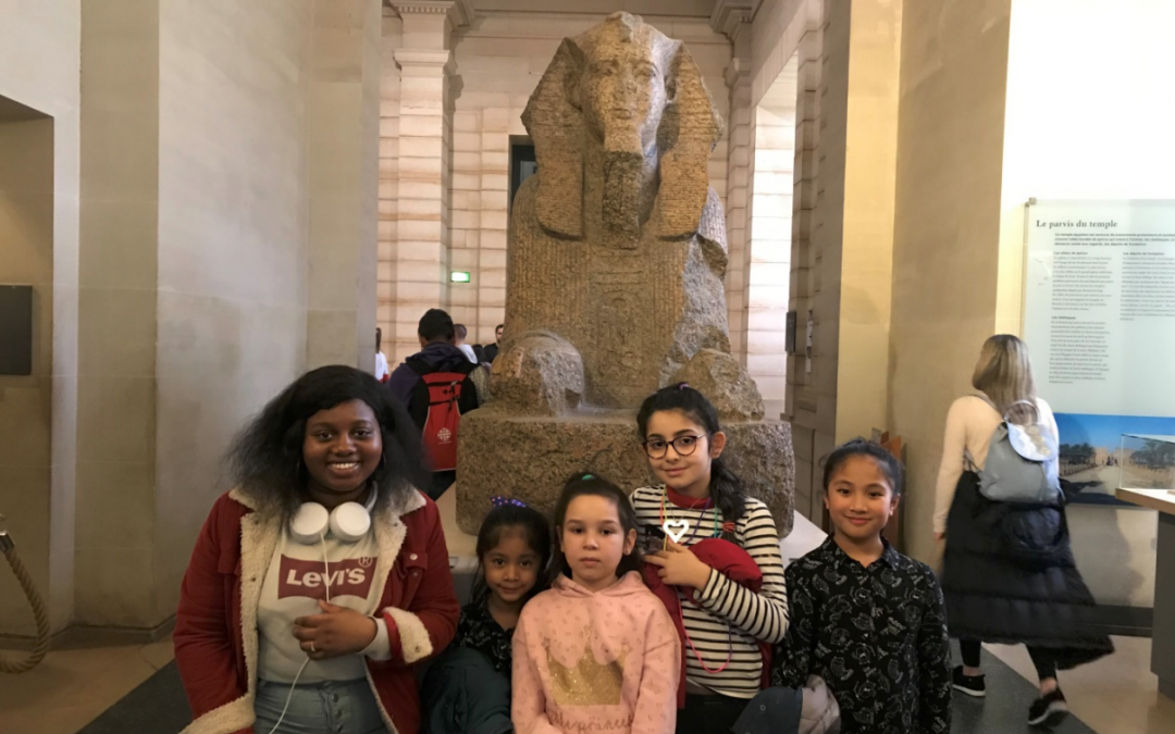 Les enfants au musée du Louvre