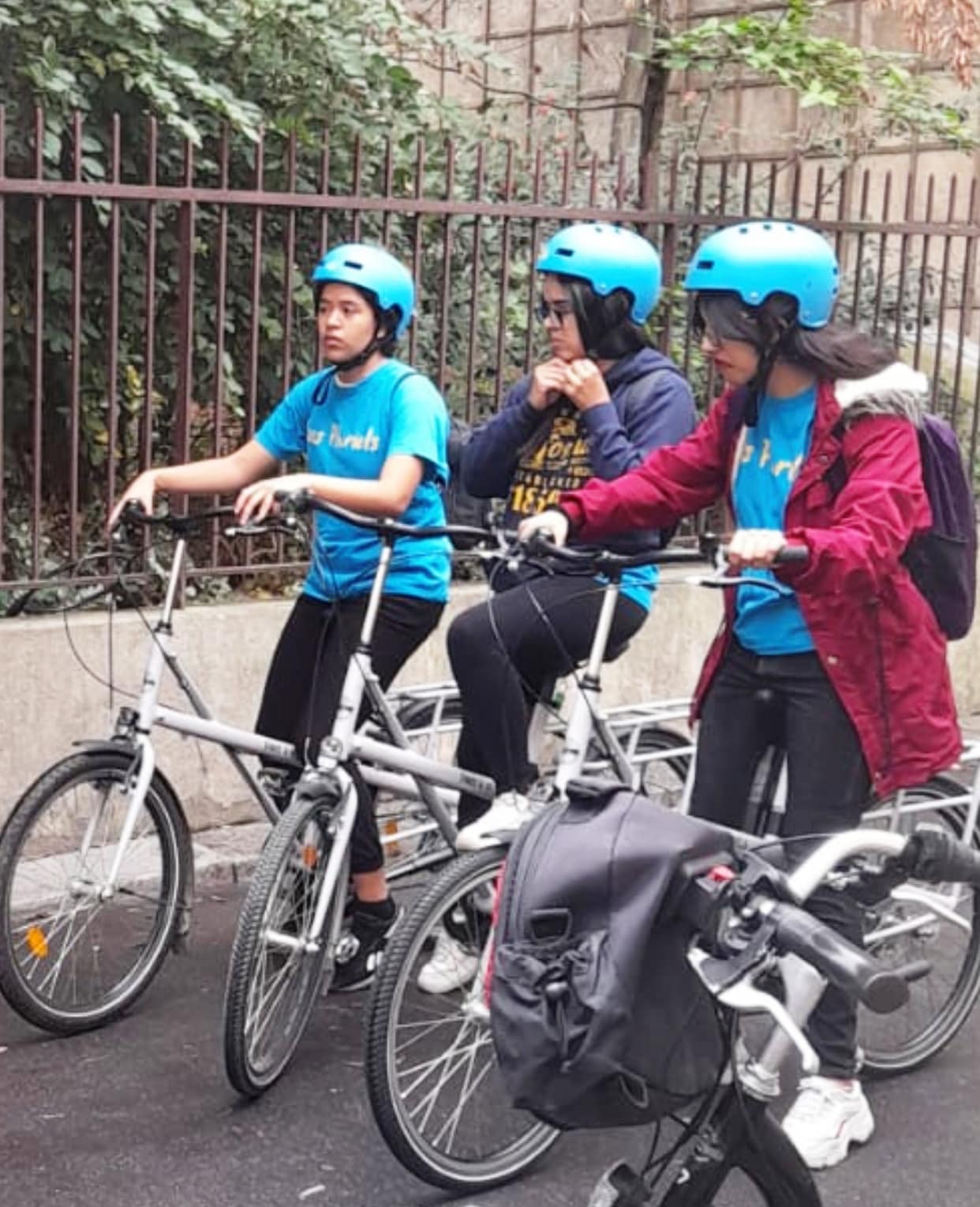 Sortie découverte de la ville de Paris en vélo, 3 habitants sur des vélos